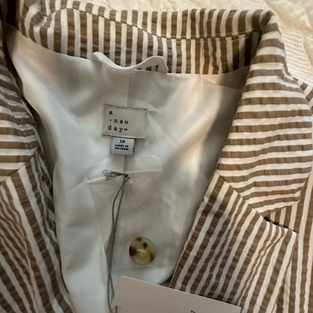 Seersucker Blazer - Picture 2 of 5